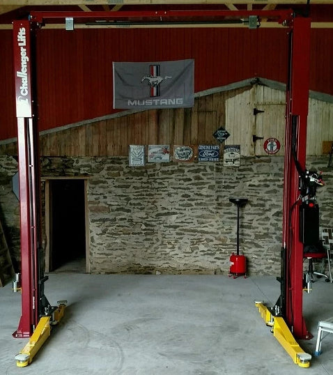 Front view of the asymmetric 2-post lift from Advantage
